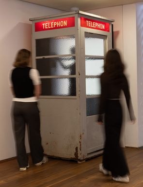 Poetic video drawings meet kinetic machines in Zilla Leutenegger's survey at Museum Tinguely